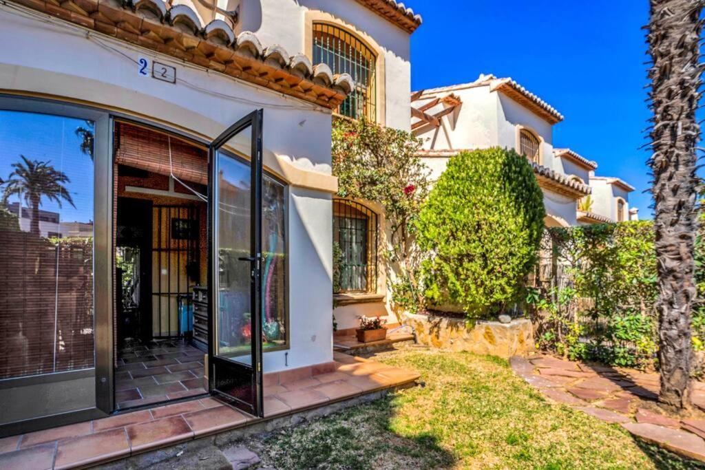 Villa La Isla Casa Barnaby à Platja de Larenal Extérieur photo