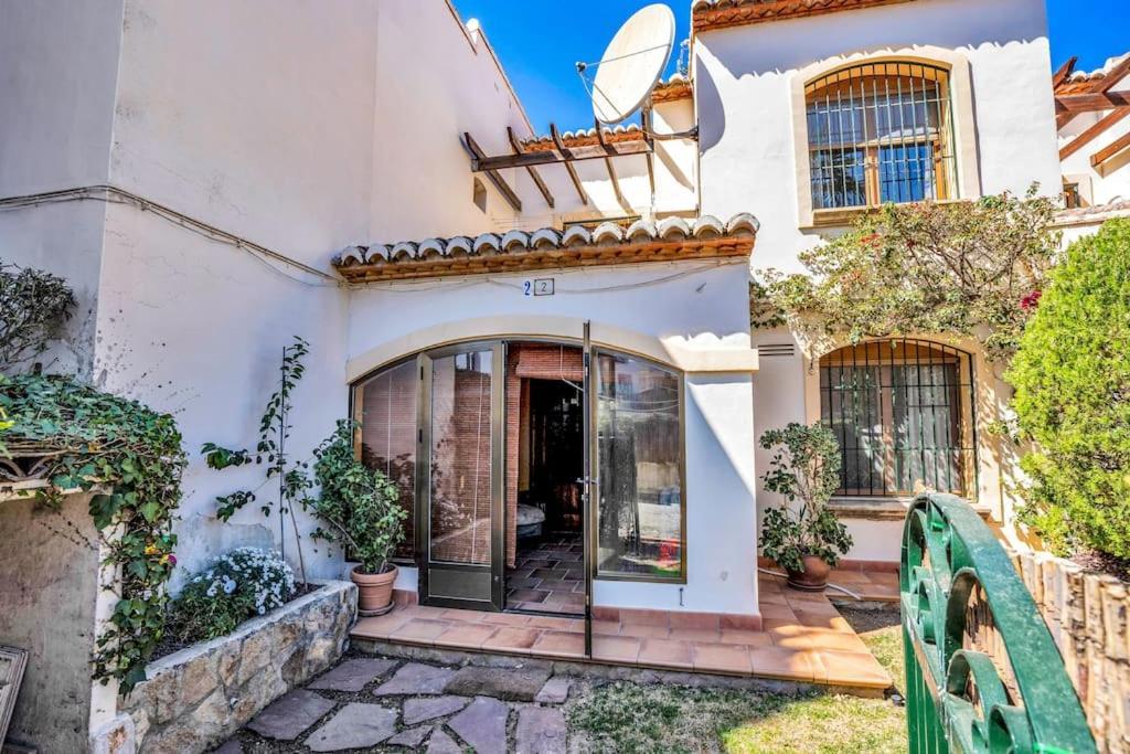 Villa La Isla Casa Barnaby à Platja de Larenal Extérieur photo