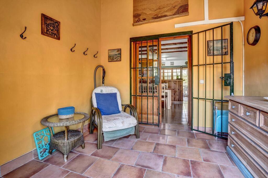 Villa La Isla Casa Barnaby à Platja de Larenal Extérieur photo