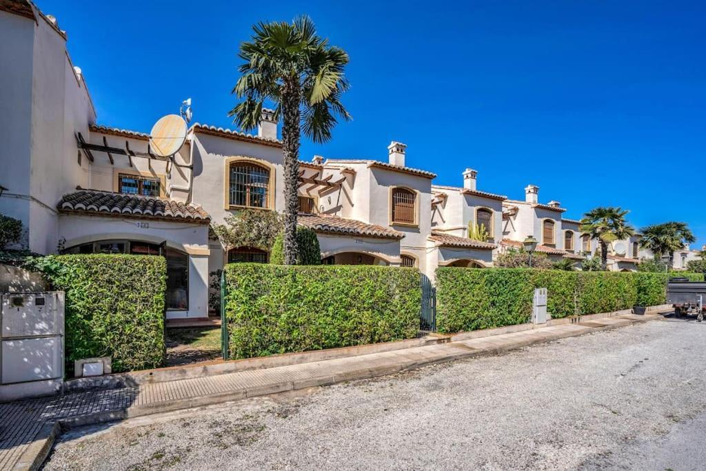 Villa La Isla Casa Barnaby à Platja de Larenal Extérieur photo
